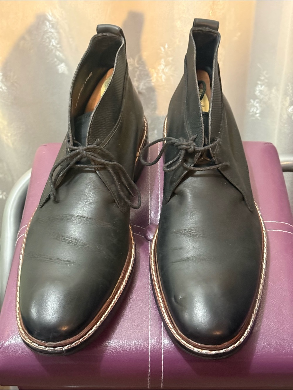 Cole Haan Black Leather Chukka Boots with Contrast Welt and Wooden Shoetrees